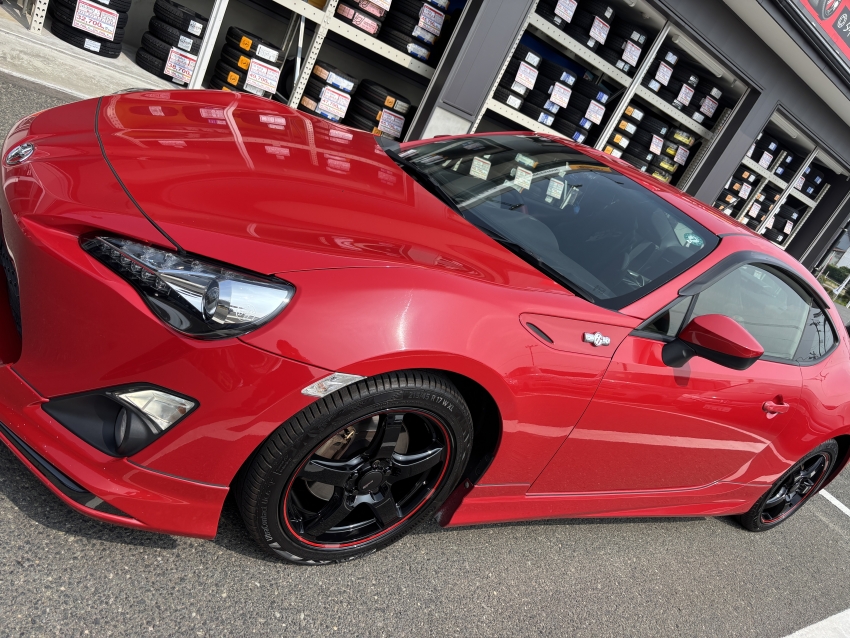 トヨタ：86にRMP Racing R50 17×7.0J(48)5/100 BKREDを装着させて